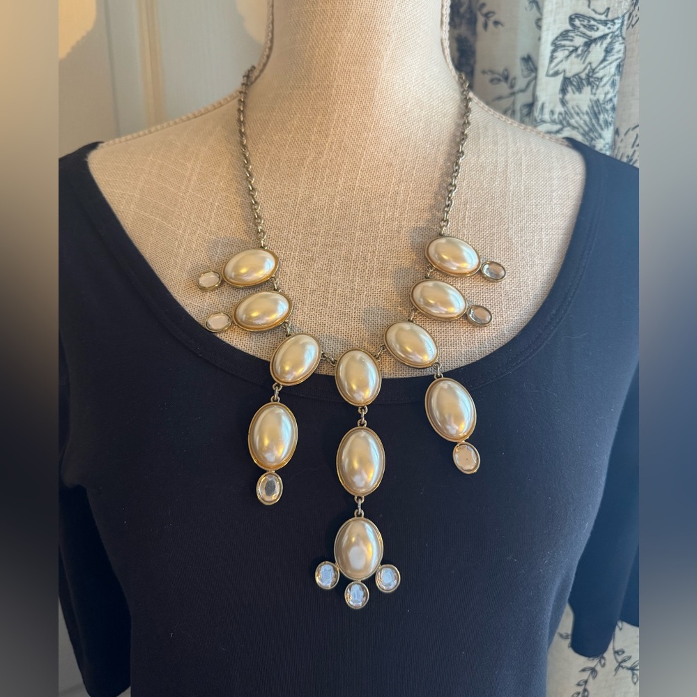 Elegant Pearl Statement Necklace